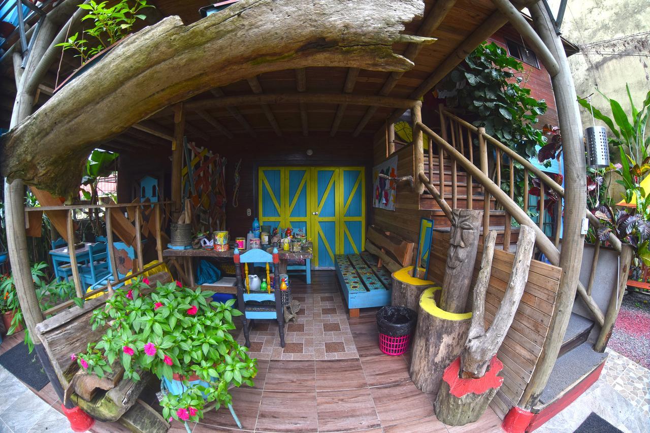 Wood House Hostel La Fortuna Dış mekan fotoğraf