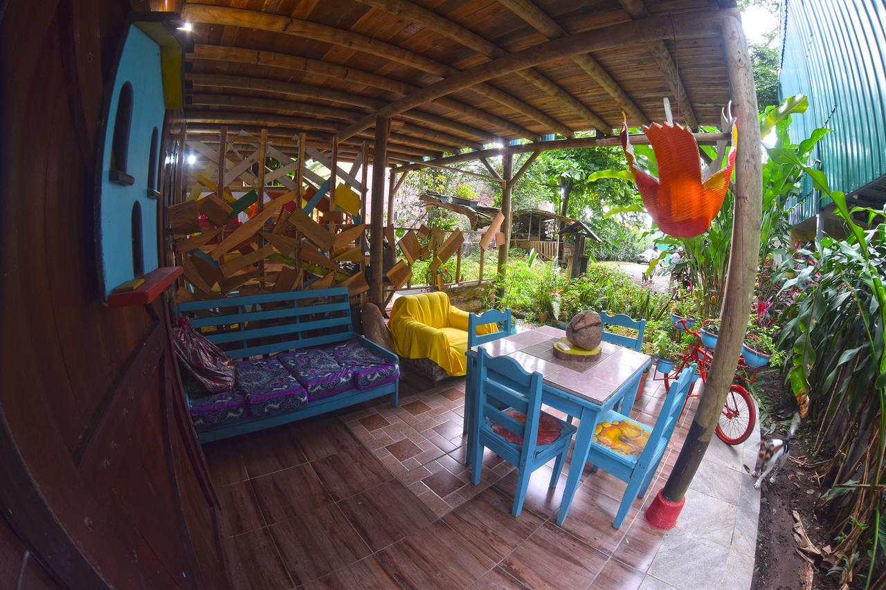 Wood House Hostel La Fortuna Dış mekan fotoğraf